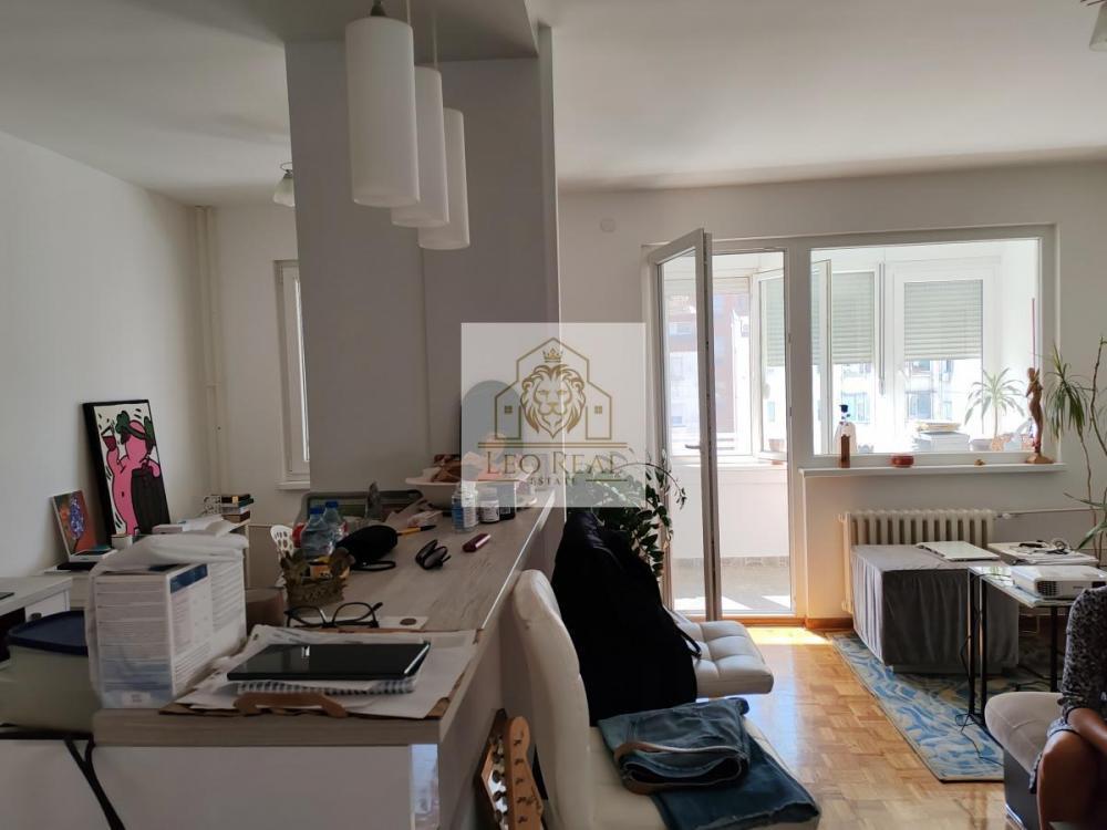 Stan na prodaju u Beogradu, Novi Beograd blok 71, trosoban, 76m2, cena 240000 evra