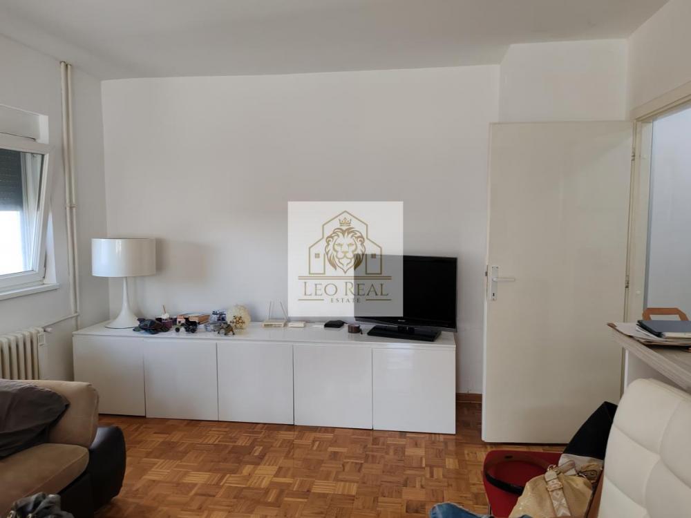 Stan na prodaju u Beogradu, Novi Beograd blok 71, trosoban, 76m2, cena 240000 evra