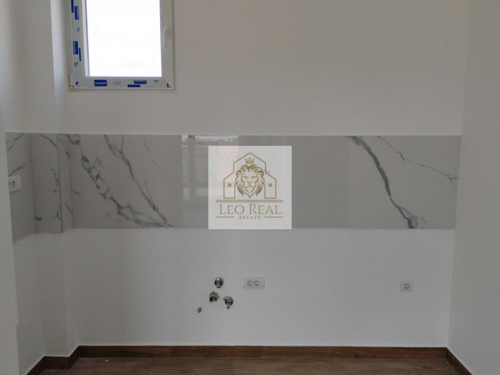 Stan na prodaju u Beogradu, Surčin, trosoban, 62m2, cena 124980 evra