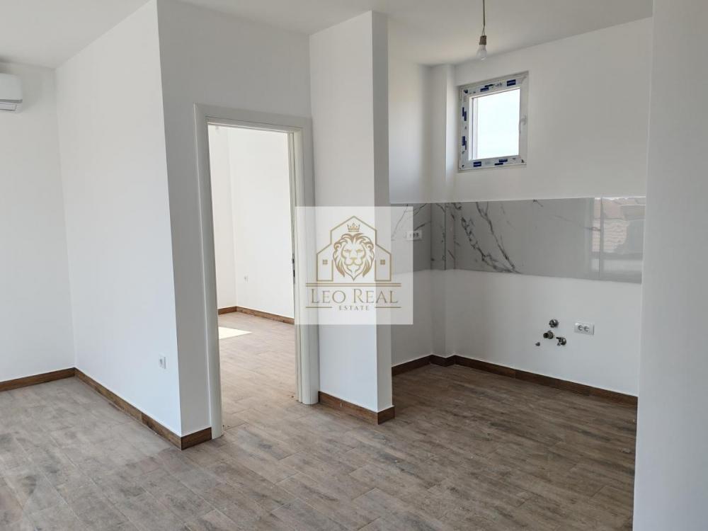 Stan na prodaju u Beogradu, Surčin, trosoban, 62m2, cena 124980 evra