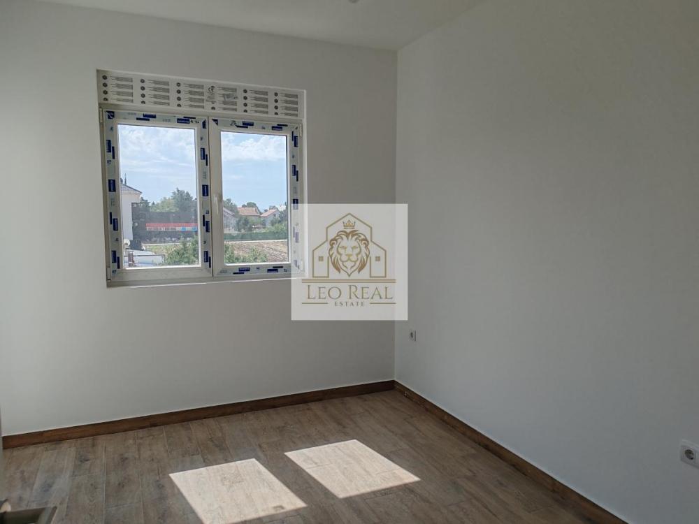 Stan na prodaju u Beogradu, Surčin, trosoban, 62m2, cena 124980 evra