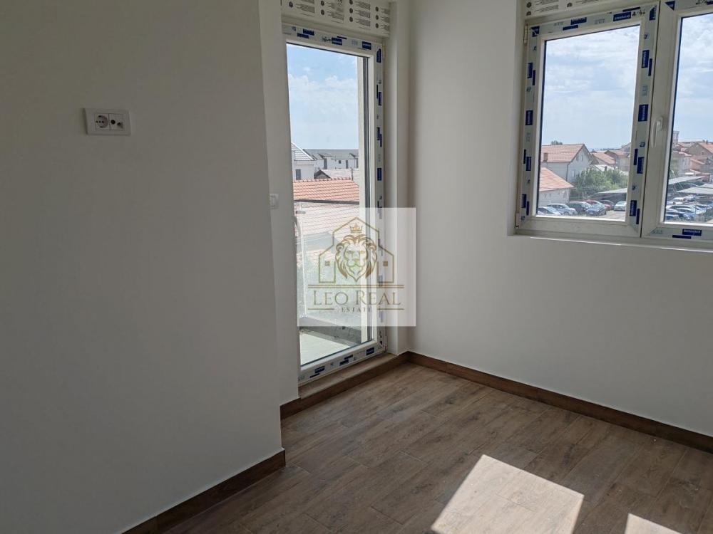 Stan na prodaju u Beogradu, Surčin, trosoban, 62m2, cena 124980 evra