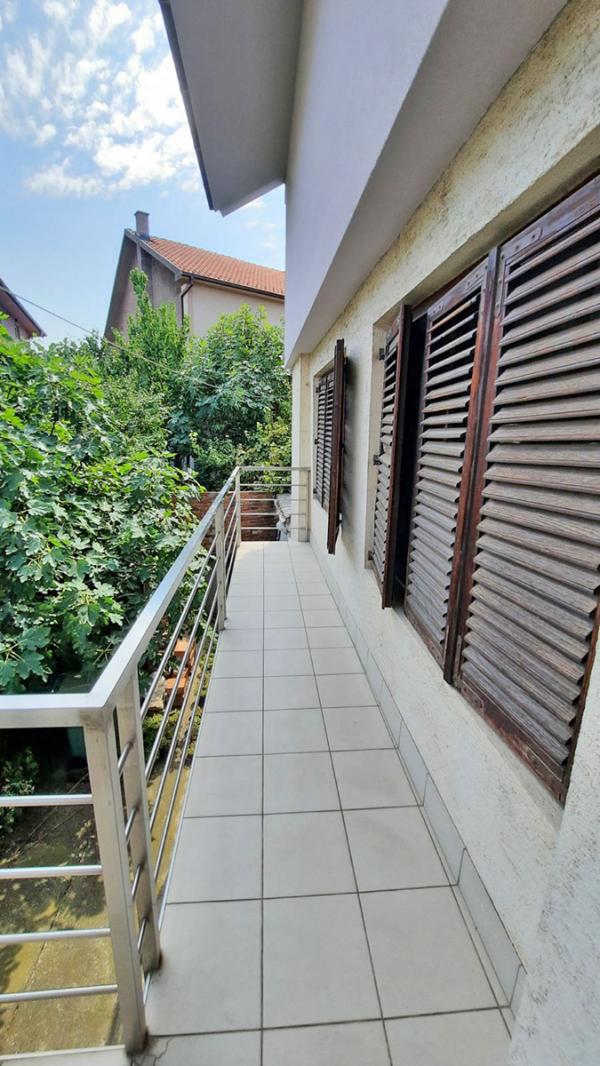 Stan na prodaju u Beogradu, Zvezdara, trosoban, 65m2, cena 195000 evra