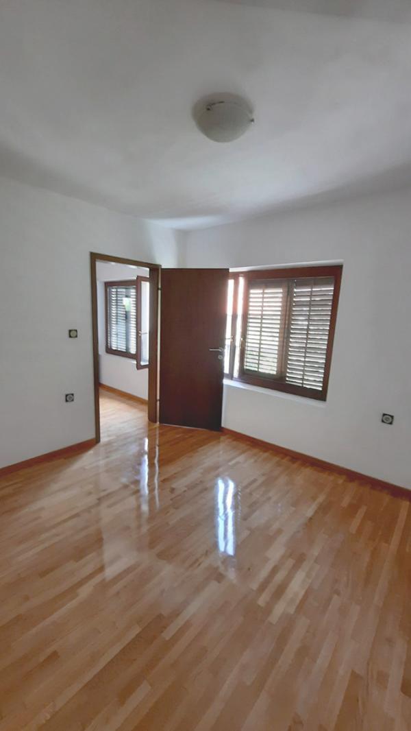 Stan na prodaju u Beogradu, Zvezdara, trosoban, 65m2, cena 195000 evra