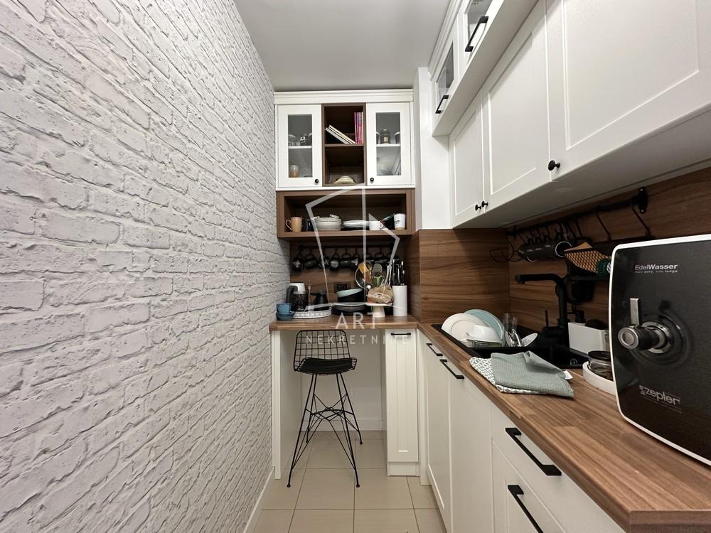 Stan na prodaju u Beogradu, Novi Beograd, cetvorosoban, 120m2, cena 430000 evra