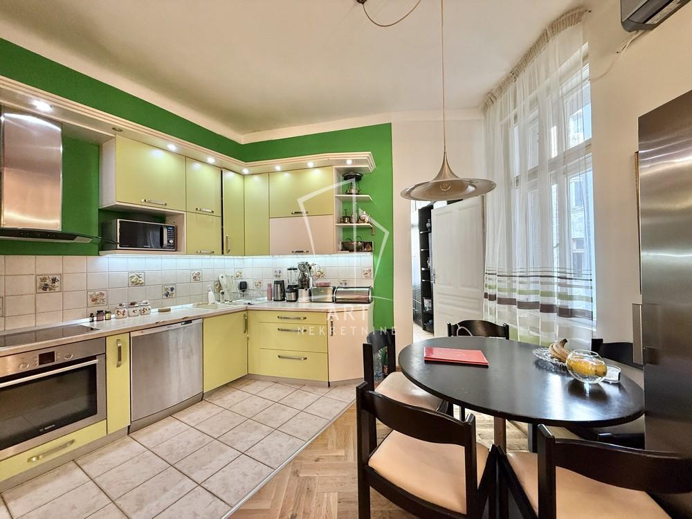 Stan na prodaju u Beogradu, Stari grad, cetvorosoban, 74m2, cena 289000 evra
