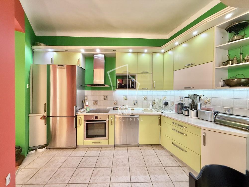 Stan na prodaju u Beogradu, Stari grad, cetvorosoban, 74m2, cena 289000 evra
