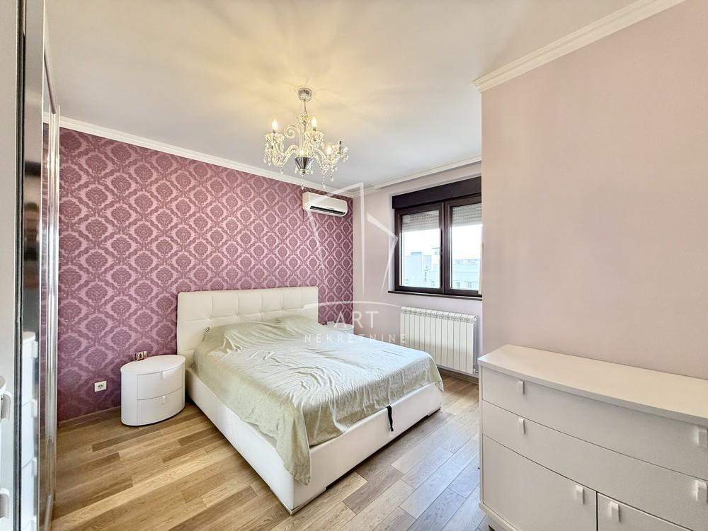 Stan na prodaju u Beogradu, Voždovac, trosoban, 123m2, cena 598600 evra