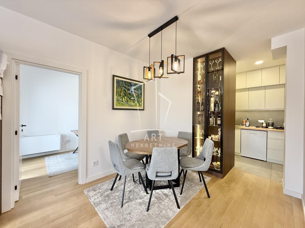 Stan na prodaju u Beogradu, Voždovac, trosoban, 61m2, cena 245000 evra