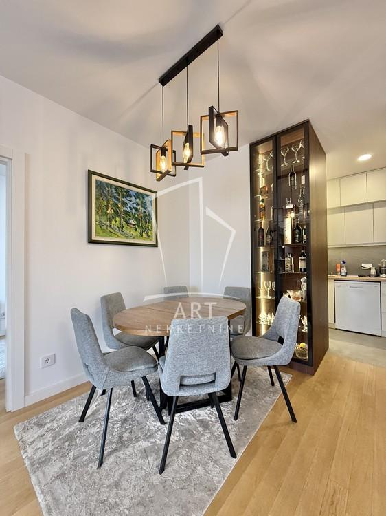 Stan na prodaju u Beogradu, Voždovac, trosoban, 61m2, cena 245000 evra