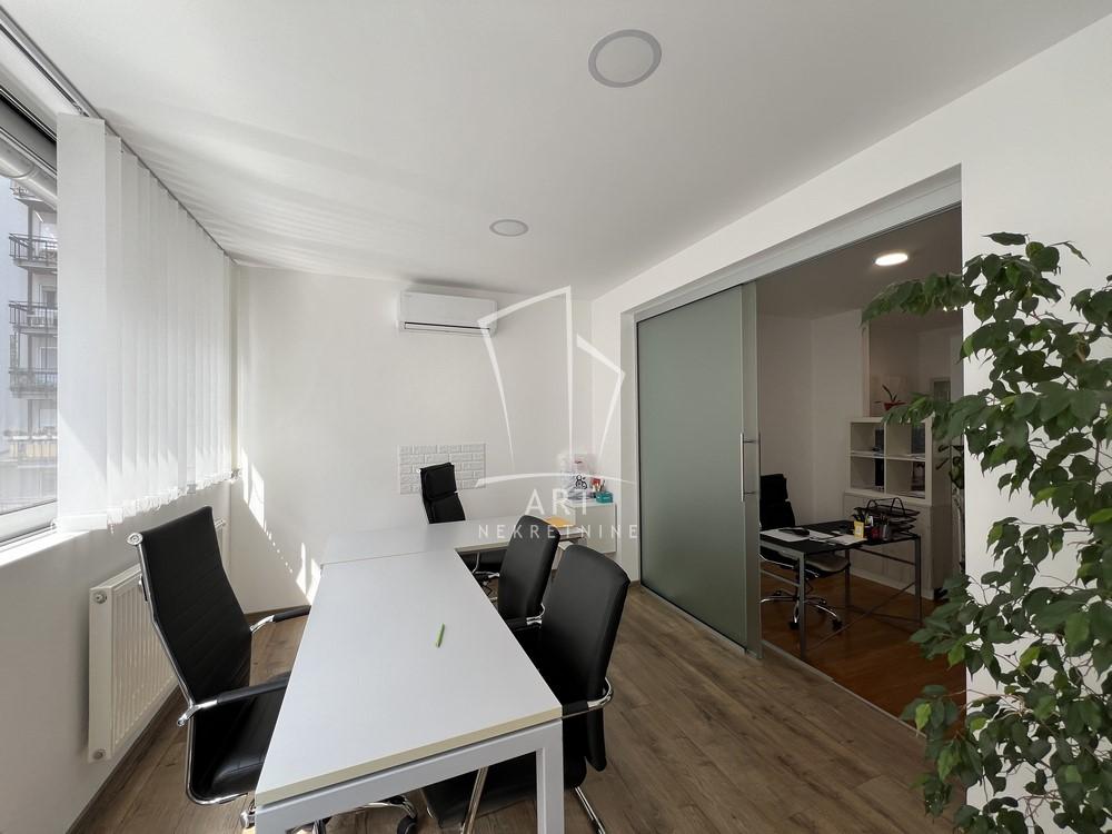 Stan na prodaju u Beogradu, Karaburma, trosoban, 62m2, cena 198000 evra