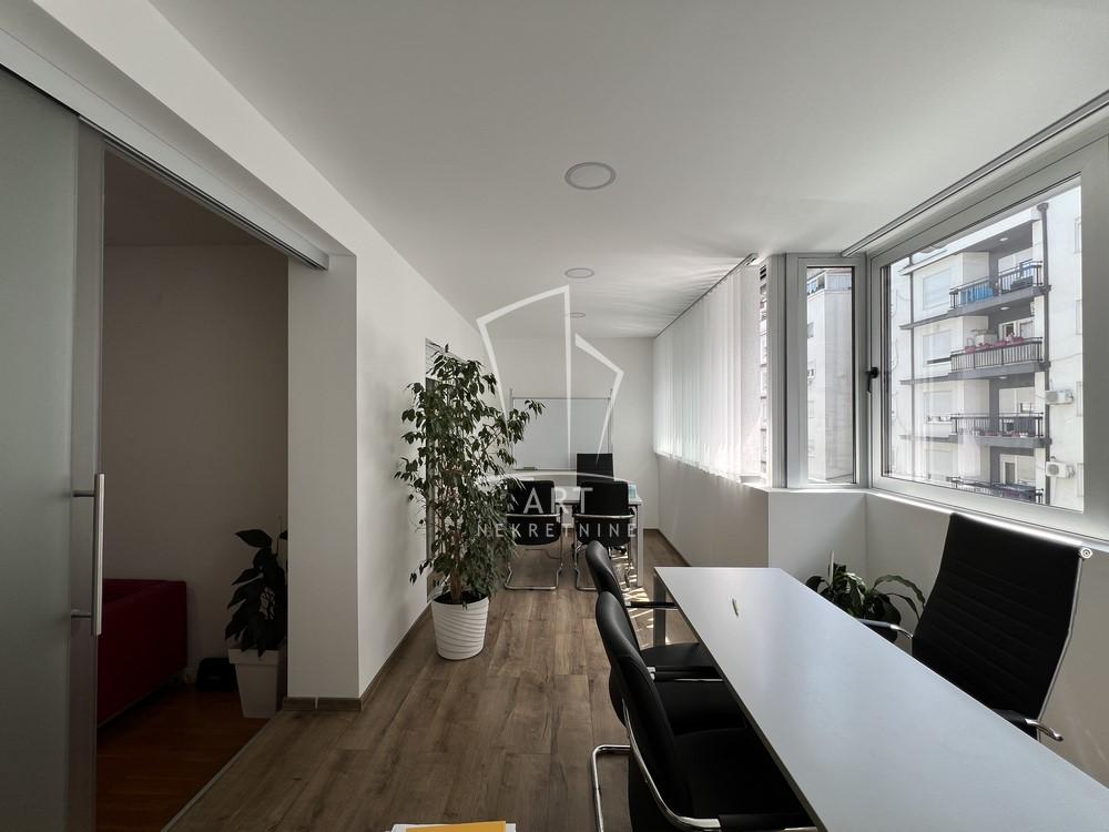 Stan na prodaju u Beogradu, Karaburma, trosoban, 62m2, cena 198000 evra