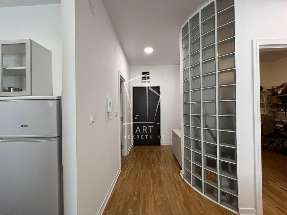 Stan na prodaju u Beogradu, Karaburma, trosoban, 62m2, cena 198000 evra