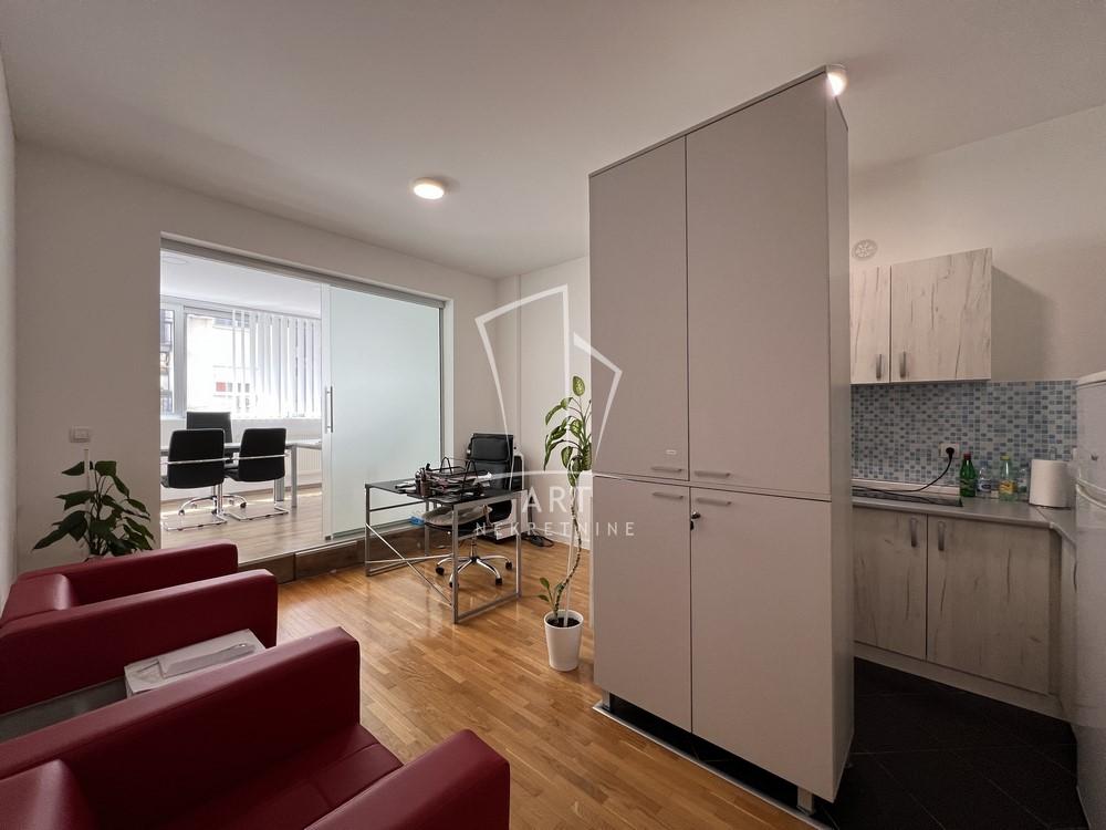 Stan na prodaju u Beogradu, Karaburma, trosoban, 62m2, cena 198000 evra