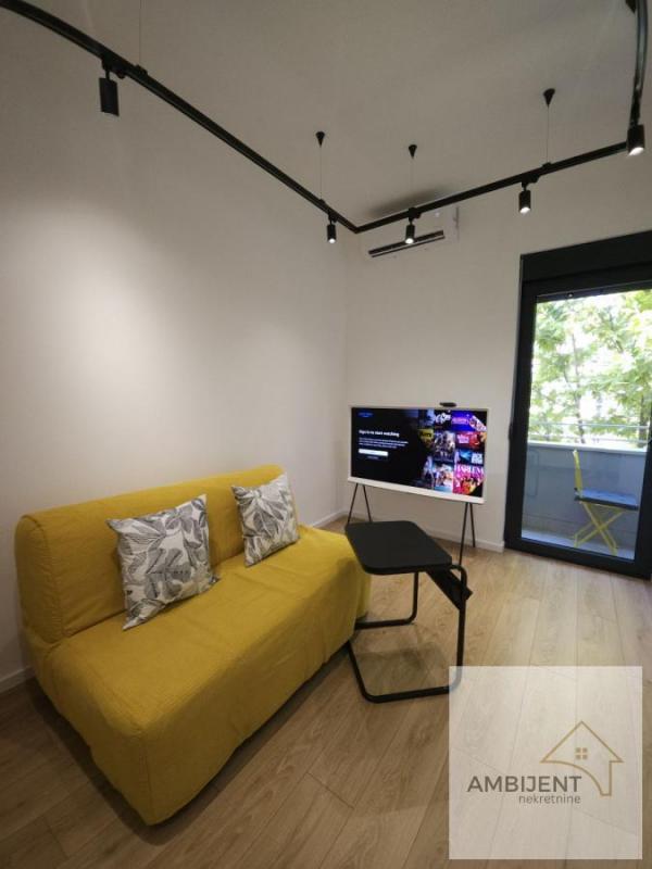 Stan na prodaju u Beogradu, Stari grad, jednoiposoban, 32m2, cena 220000 evra