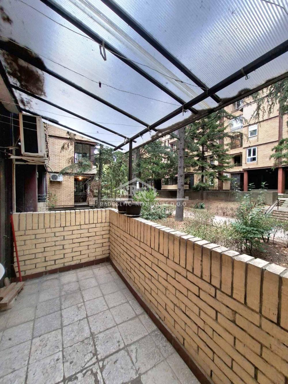 Stan na prodaju u Beogradu, Čukarica, dvoiposoban, 65m2, cena 195000 evra