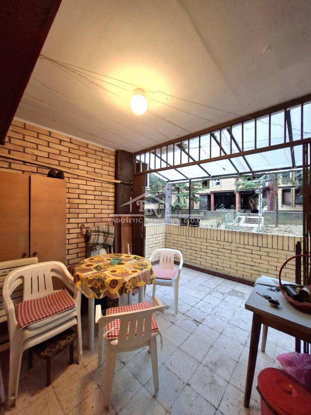 Stan na prodaju u Beogradu, Čukarica, dvoiposoban, 65m2, cena 195000 evra