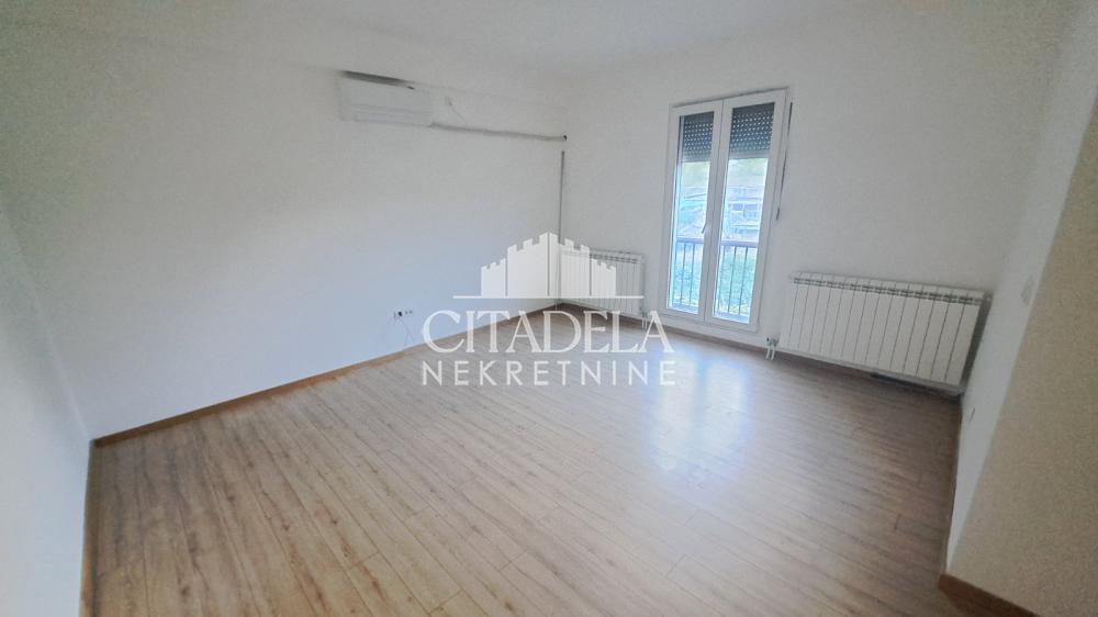 Stan na prodaju u Beogradu, Voždovac, jednoiposoban, 62m2, cena 103000 evra