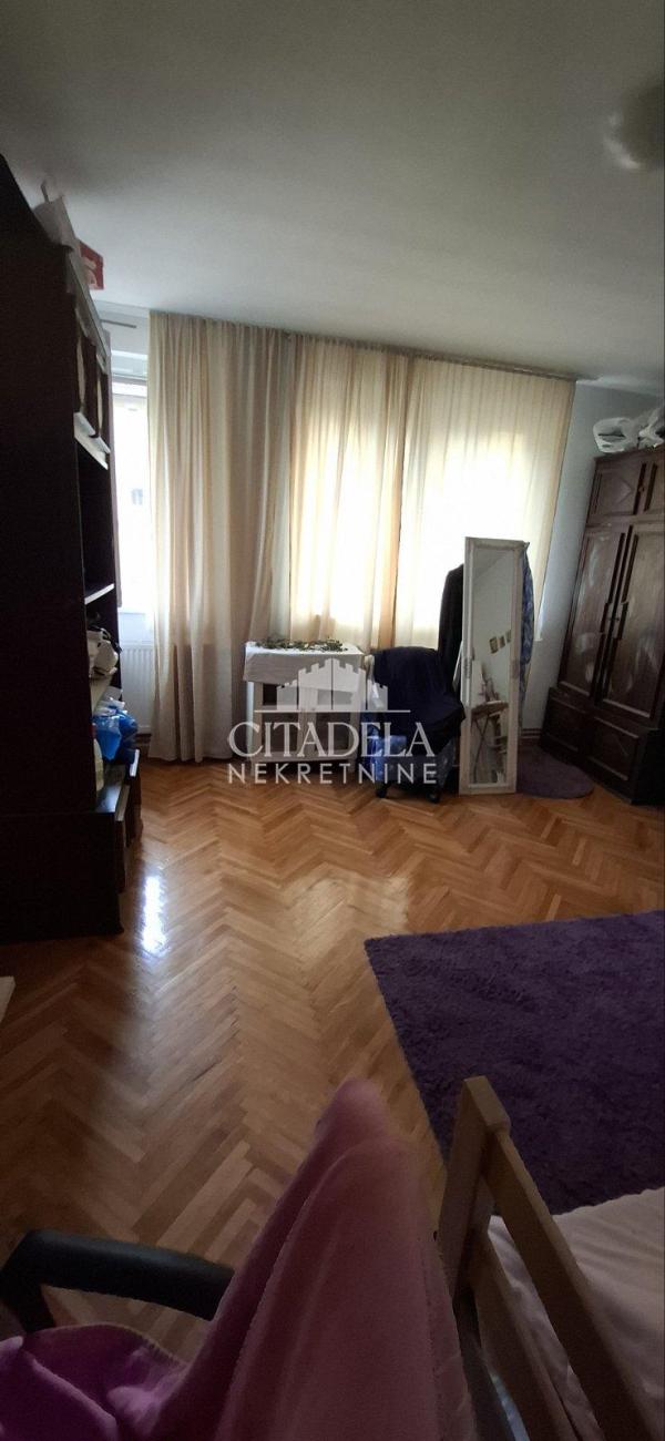 Stan na prodaju u Beogradu, Petlovo brdo, troiposoban, 84m2, cena 135000 evra