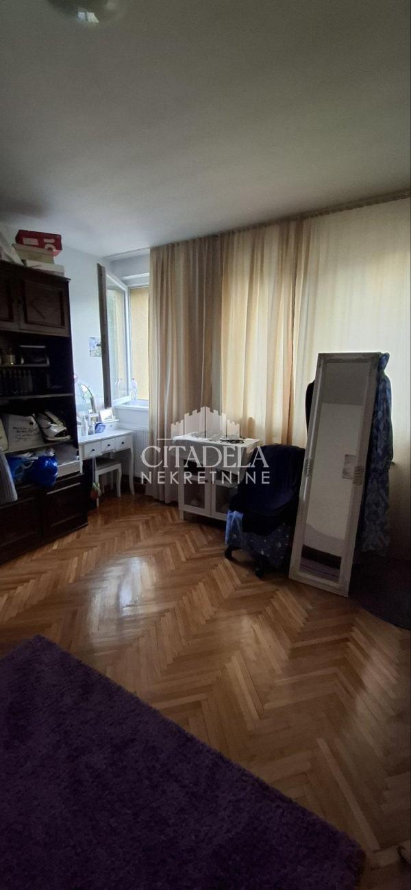 Stan na prodaju u Beogradu, Petlovo brdo, troiposoban, 84m2, cena 135000 evra
