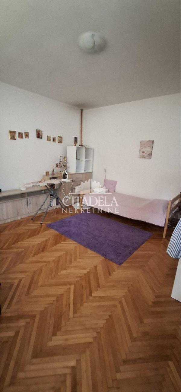 Stan na prodaju u Beogradu, Petlovo brdo, troiposoban, 84m2, cena 135000 evra