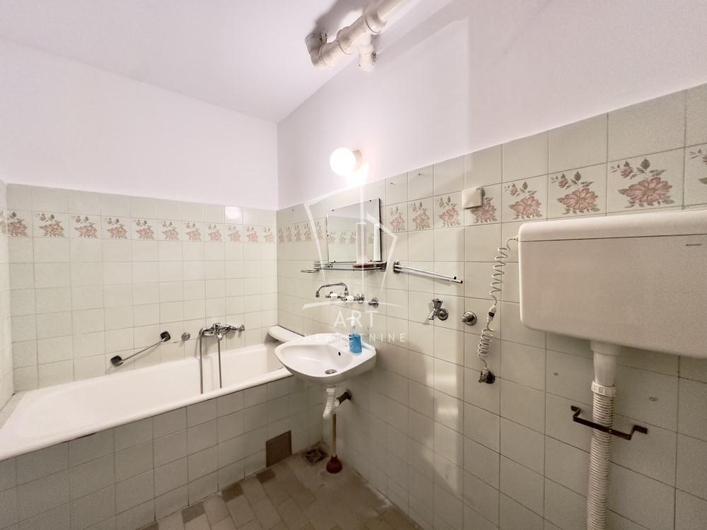 Stan na prodaju u Beogradu, Zemun, dvosoban, 56m2, cena 110000 evra