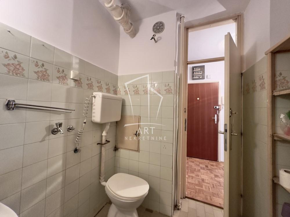 Stan na prodaju u Beogradu, Zemun, dvosoban, 56m2, cena 110000 evra