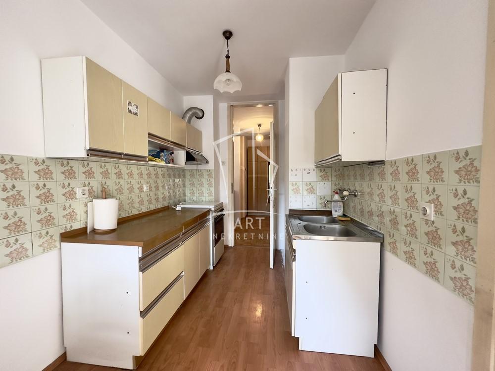 Stan na prodaju u Beogradu, Zemun, dvosoban, 56m2, cena 110000 evra