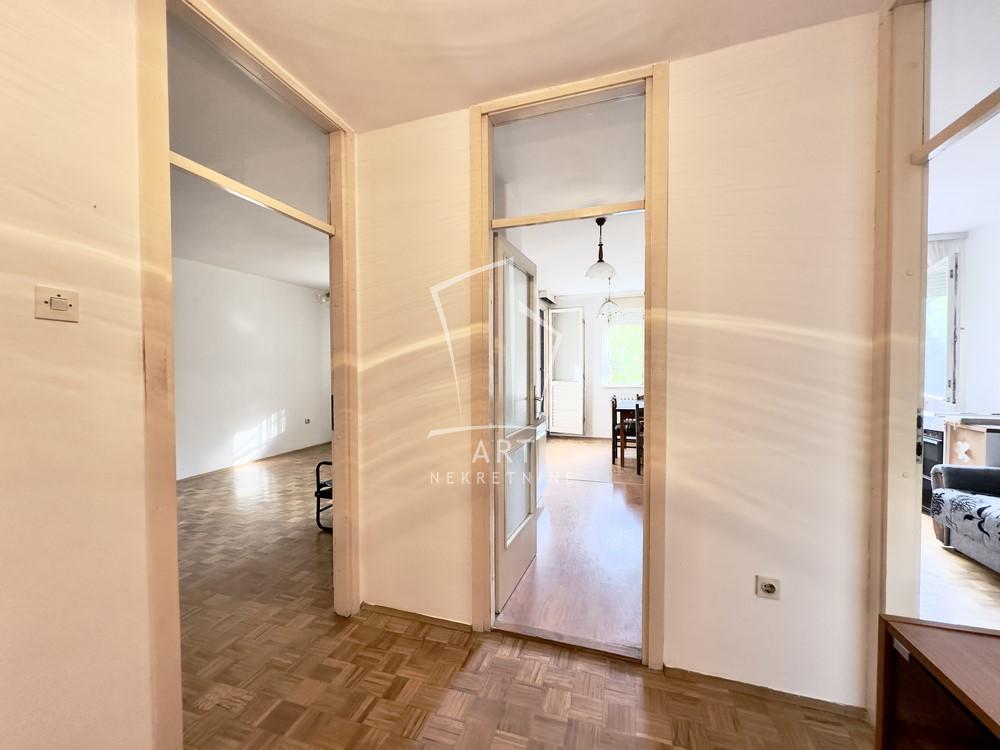 Stan na prodaju u Beogradu, Zemun, dvosoban, 56m2, cena 110000 evra