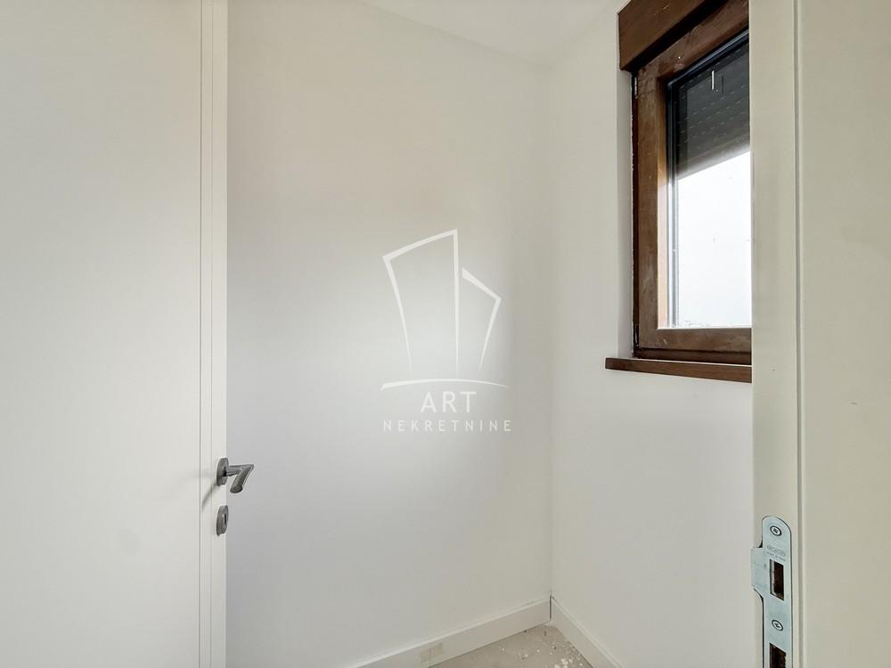 Stan na prodaju u Beogradu, Zemun, trosoban, 82m2, cena 329000 evra