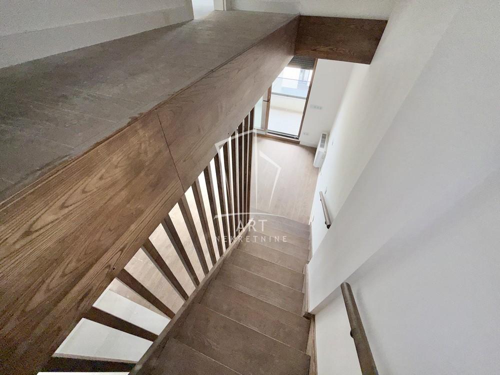Stan na prodaju u Beogradu, Zemun, trosoban, 82m2, cena 329000 evra