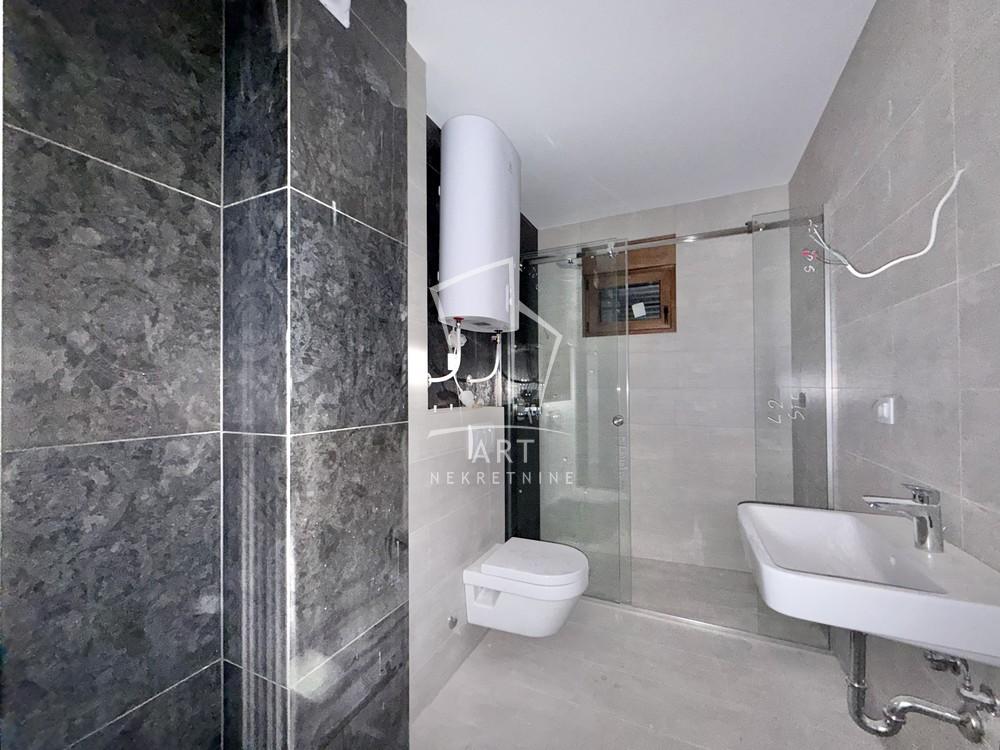 Stan na prodaju u Beogradu, Zemun, trosoban, 82m2, cena 329000 evra