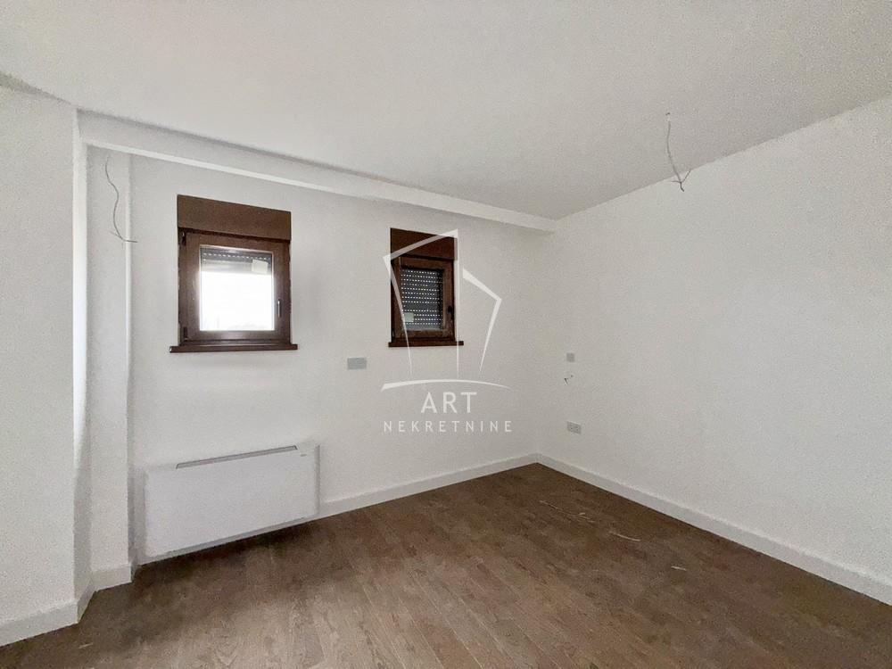 Stan na prodaju u Beogradu, Zemun, trosoban, 82m2, cena 329000 evra