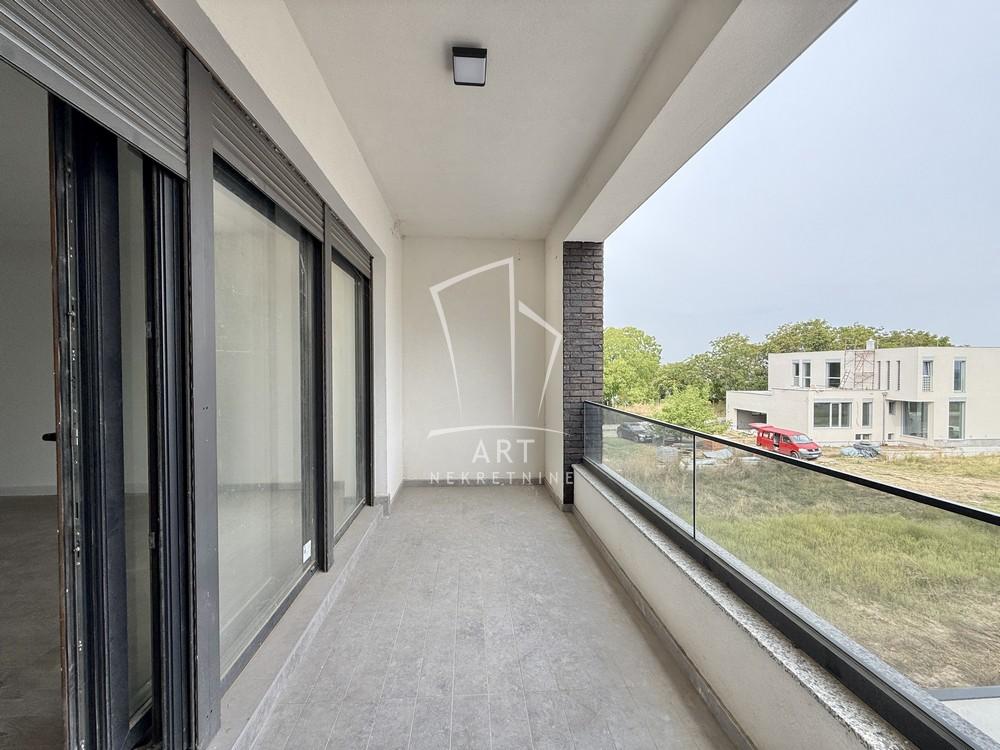 Stan na prodaju u Beogradu, Zemun, trosoban, 82m2, cena 329000 evra