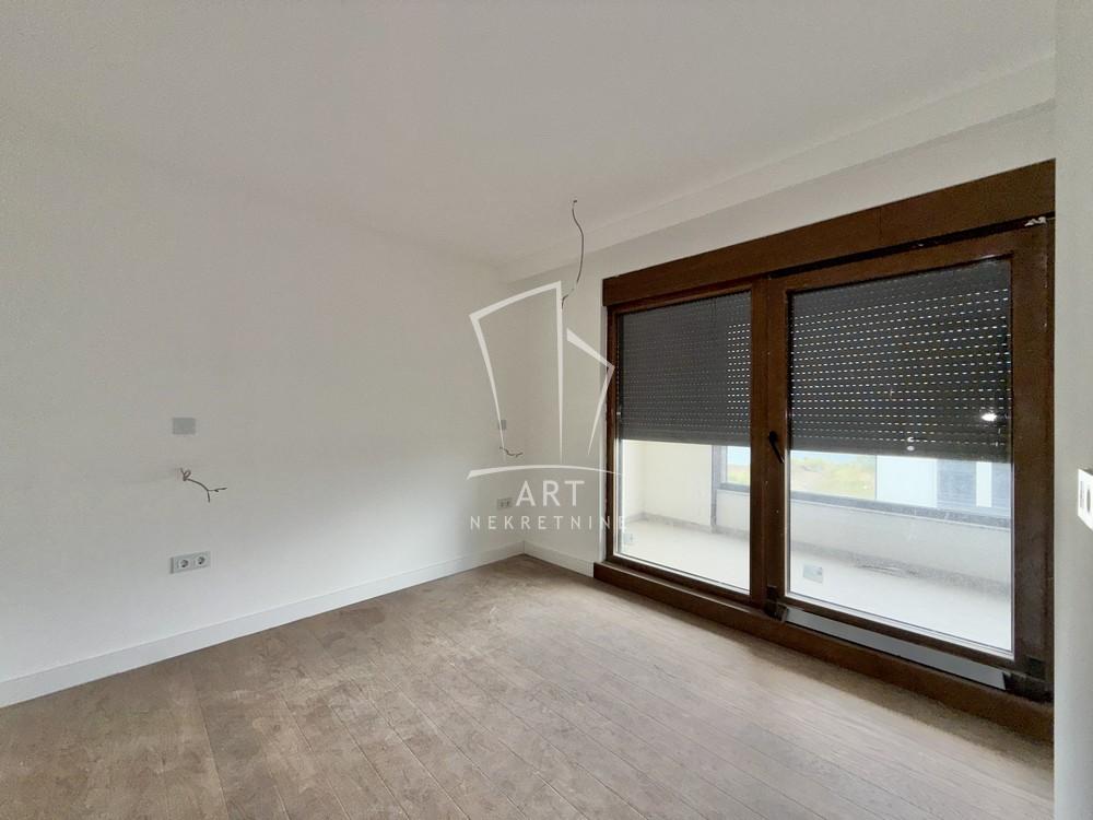 Stan na prodaju u Beogradu, Zemun, trosoban, 82m2, cena 329000 evra