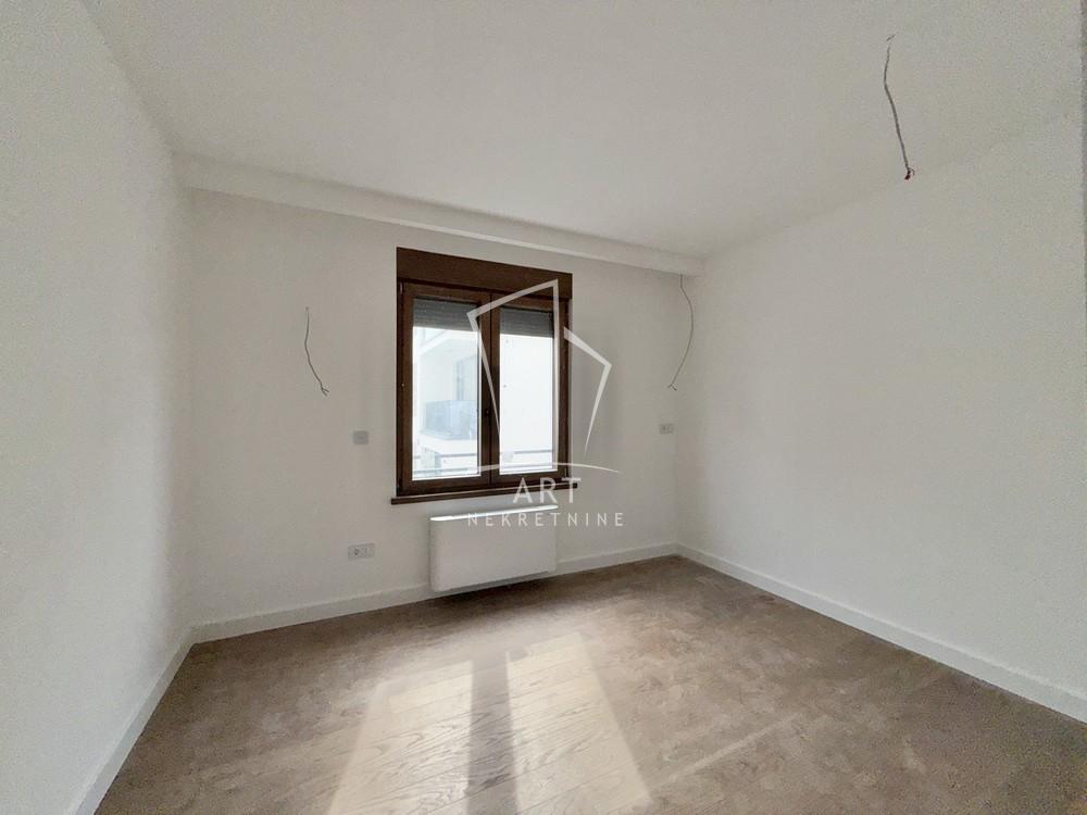 Stan na prodaju u Beogradu, Zemun, cetvorosoban, 118m2, cena 383500 evra