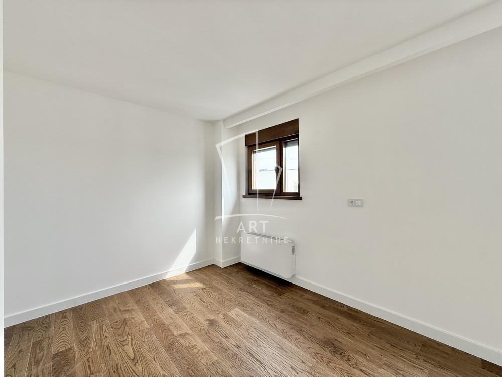 Stan na prodaju u Beogradu, Zemun, 101m2, cena 402000 evra