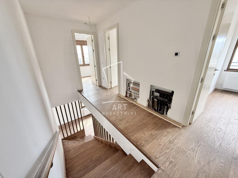 Stan na prodaju u Beogradu, Zemun, 101m2, cena 402000 evra