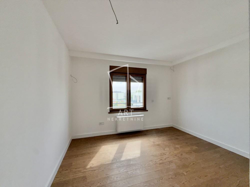 Stan na prodaju u Beogradu, Zemun, 203m2, cena 745000 evra
