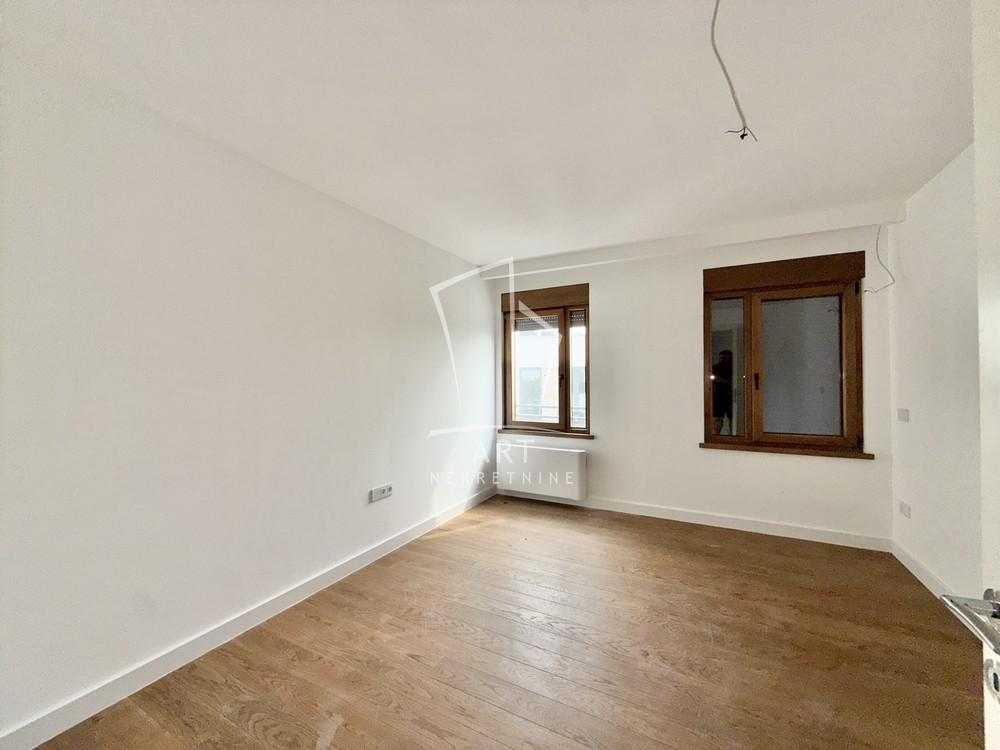 Stan na prodaju u Beogradu, Zemun, 203m2, cena 745000 evra