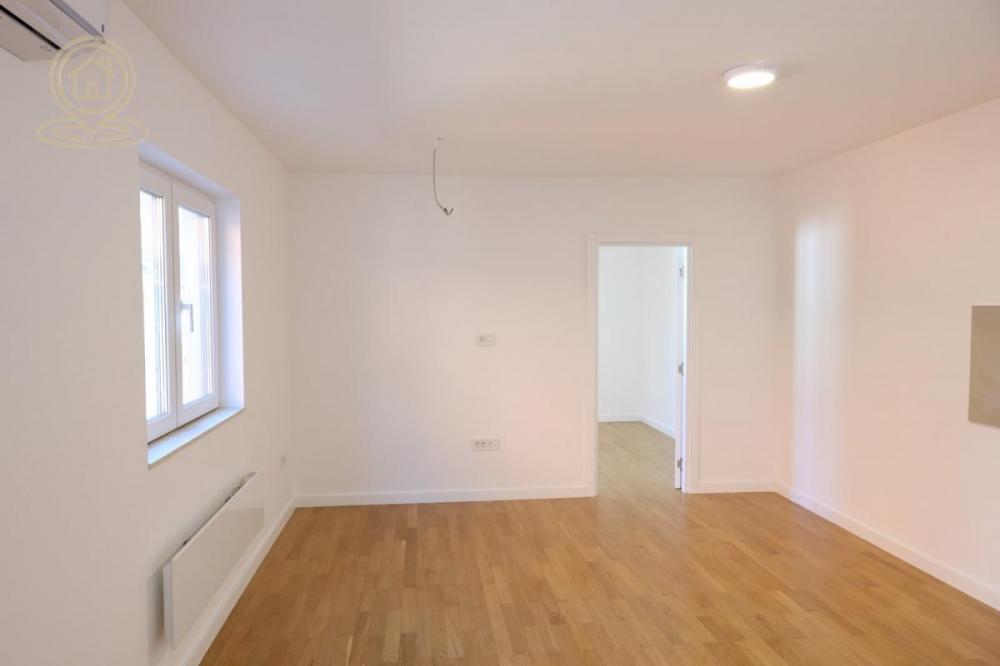 Stan na prodaju u Beogradu, Dušanovac, jednoiposoban, 37m2, cena 128000 evra