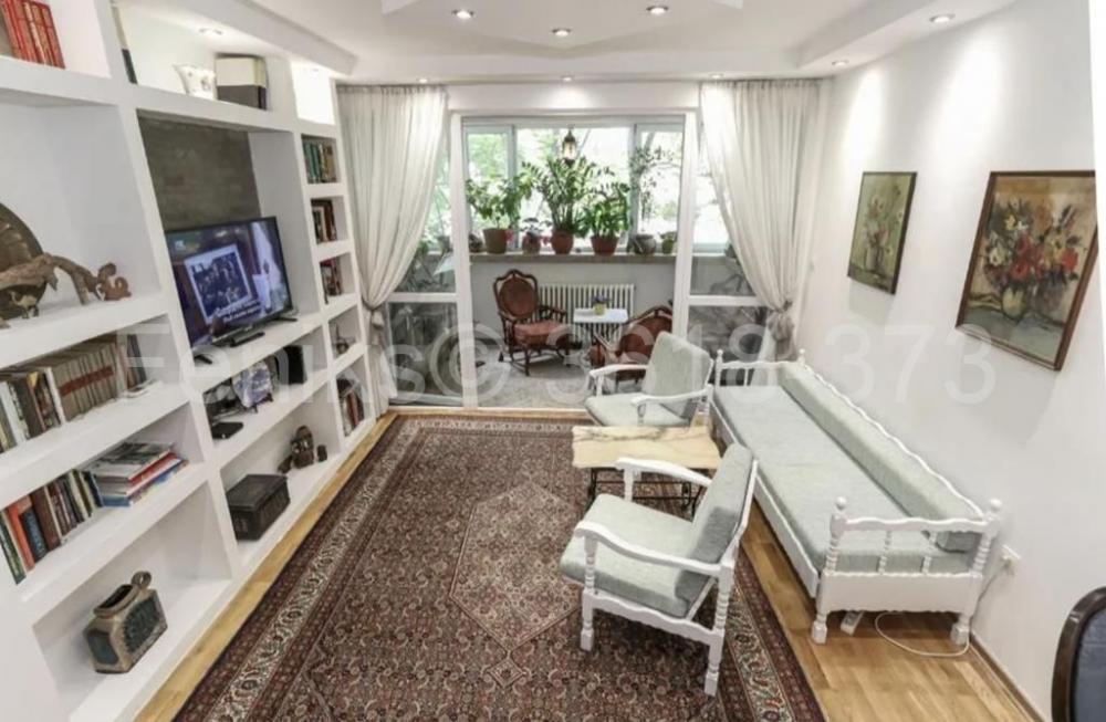 Stan na prodaju u Beogradu, Vračar (Hram), dvoiposoban, 60m2, cena 278000 evra