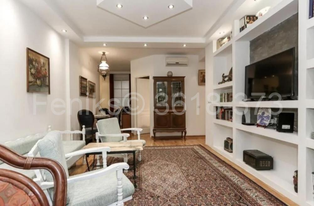 Stan na prodaju u Beogradu, Vračar (Hram), dvoiposoban, 60m2, cena 278000 evra
