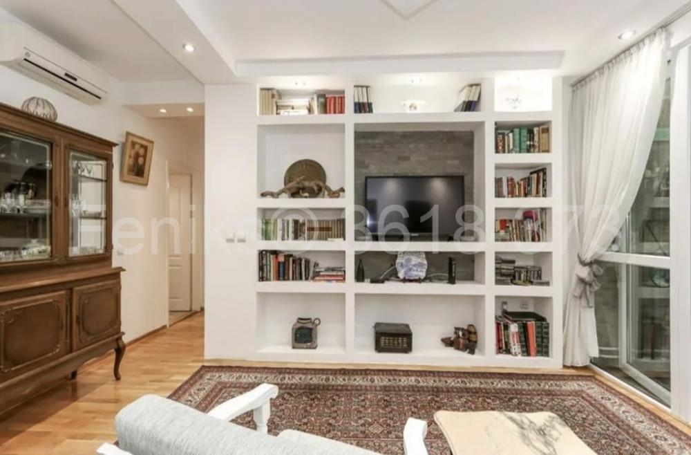Stan na prodaju u Beogradu, Vračar (Hram), dvoiposoban, 60m2, cena 278000 evra