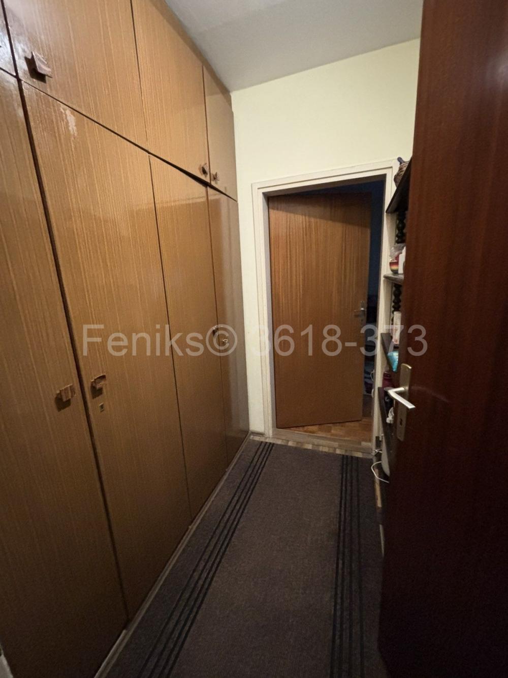 Stan na prodaju u Beogradu, Novi Beograd blok 31 (Merkator), dvoiposoban, 71m2, cena 220000 evra