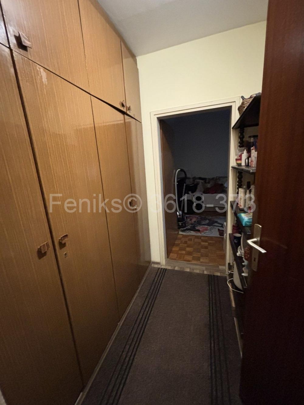 Stan na prodaju u Beogradu, Novi Beograd blok 31 (Merkator), dvoiposoban, 71m2, cena 220000 evra