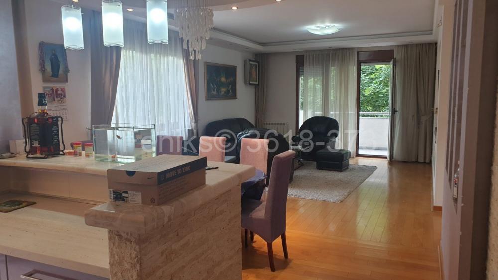 Stan na prodaju u Beogradu, Voždovac, cetvorosoban, 127m2, cena 390000 evra
