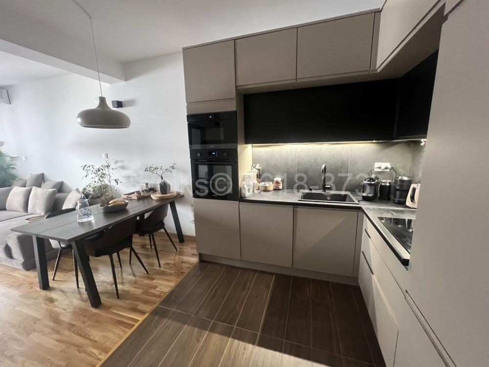Stan na prodaju u Beogradu, Južni bulevar, dvosoban, 57m2, cena 225000 evra