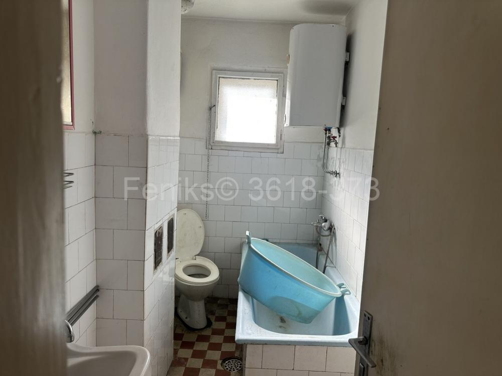 Stan na prodaju u Beogradu, Karaburma, trosoban, 74m2, cena 126000 evra