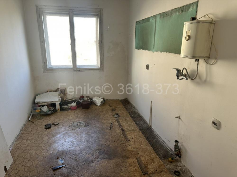 Stan na prodaju u Beogradu, Karaburma, trosoban, 74m2, cena 126000 evra